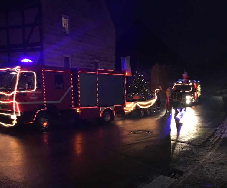 Lichterfahrt der Freiwilligen Feuerwehren Parensen und Lütgenrode