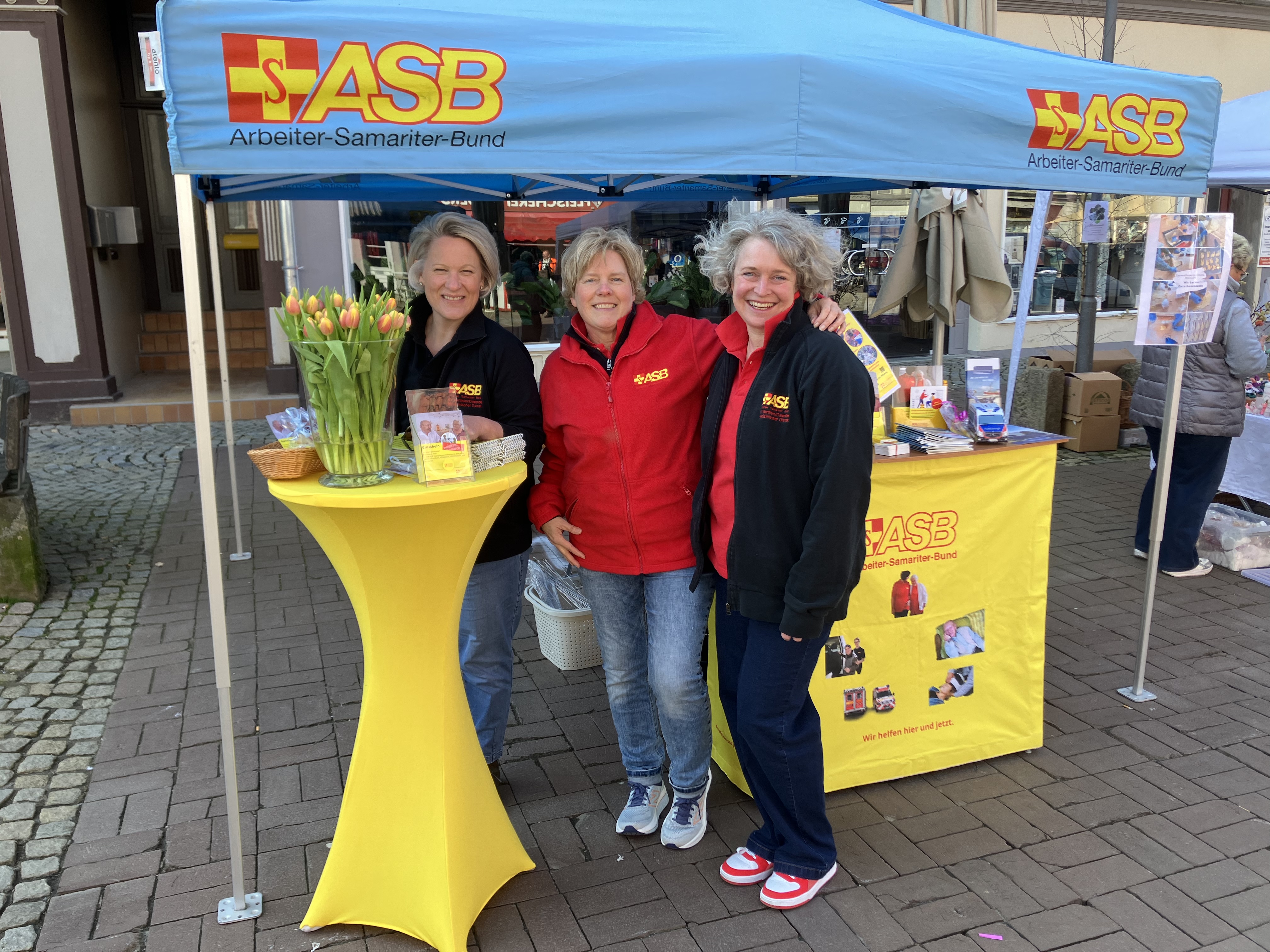 ASB-Tagespflegeeinrichtung Osterode sorgt beim Ostermarkt für Frühlingsstimmung und bunte Ballons