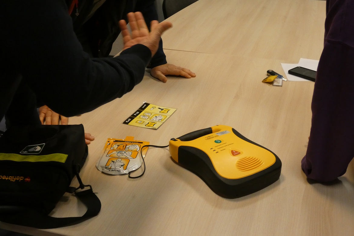 ASB-Hausnotruffahrzeuge nun mit AED-Geräten ausgestattet