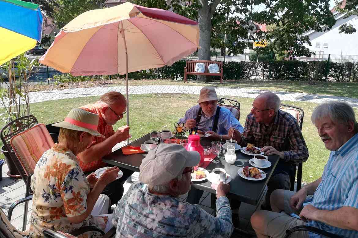 Gemeinsamkeit: ASB-Tagespflege und Anker e.V. aus Nörten grillen