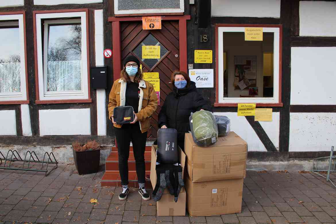 2020-11-27-Kältehilfe-Julissa Apel-Beate Wernicke-Northeim.jpg