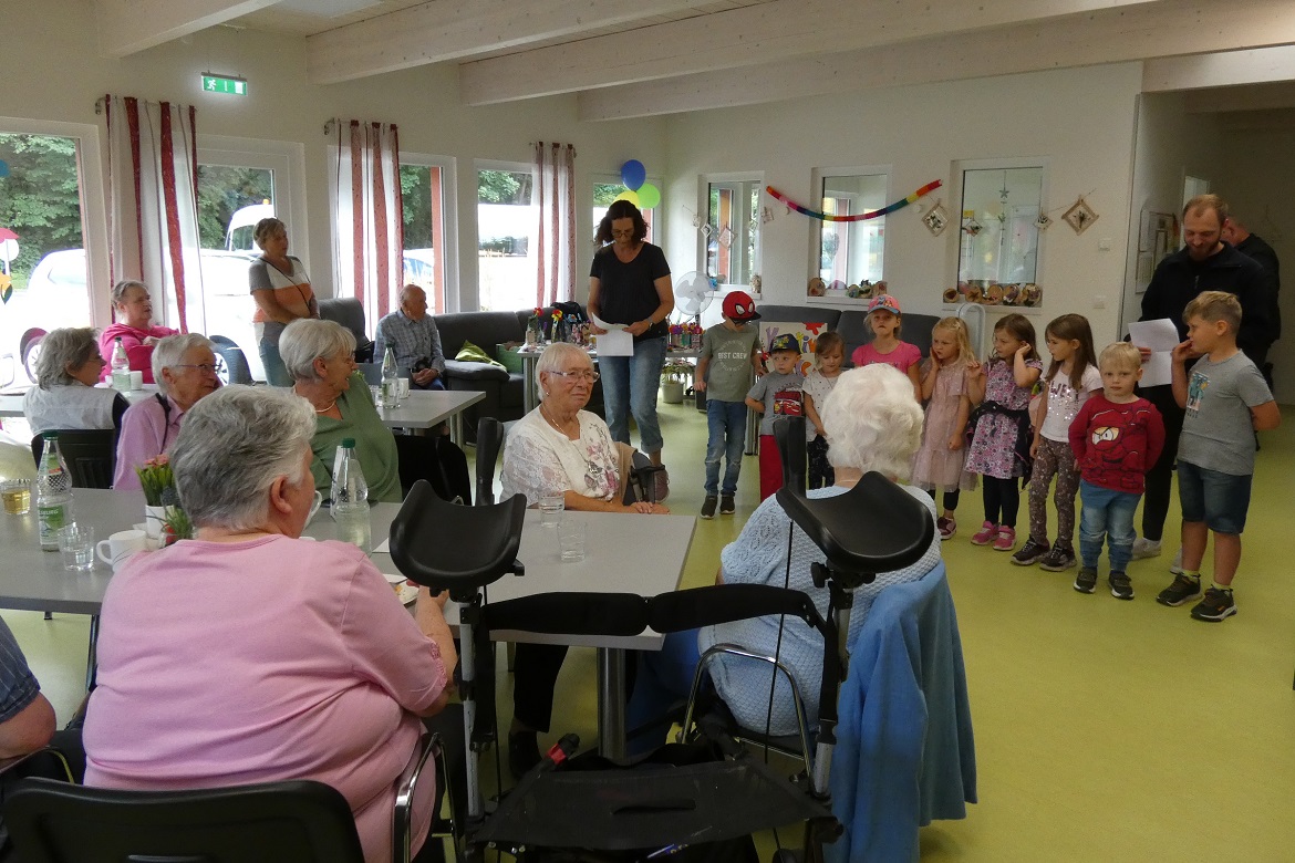 Sommerfest bei Kaffee, Kuchen und Musik