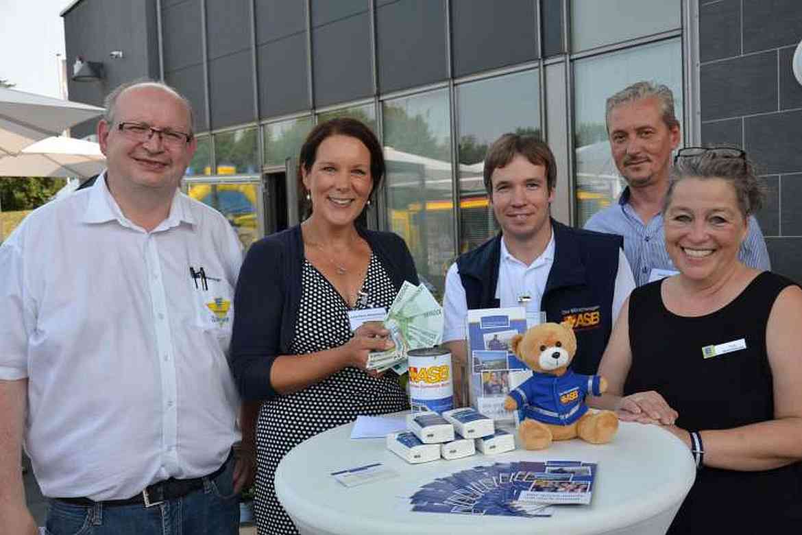 spendenuebergabe-wuenschewagen-edeka-bad-gandersheim.JPG