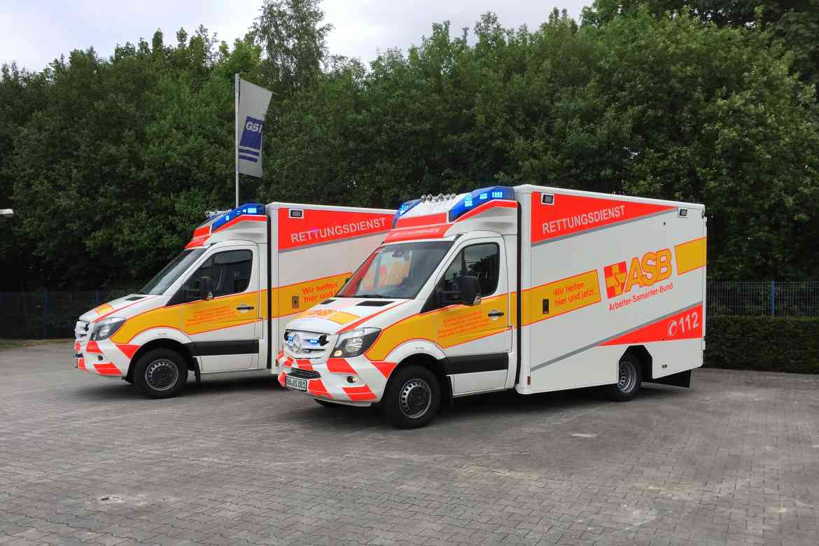 Zwei neue Rettungswagen für unseren Kreisverband