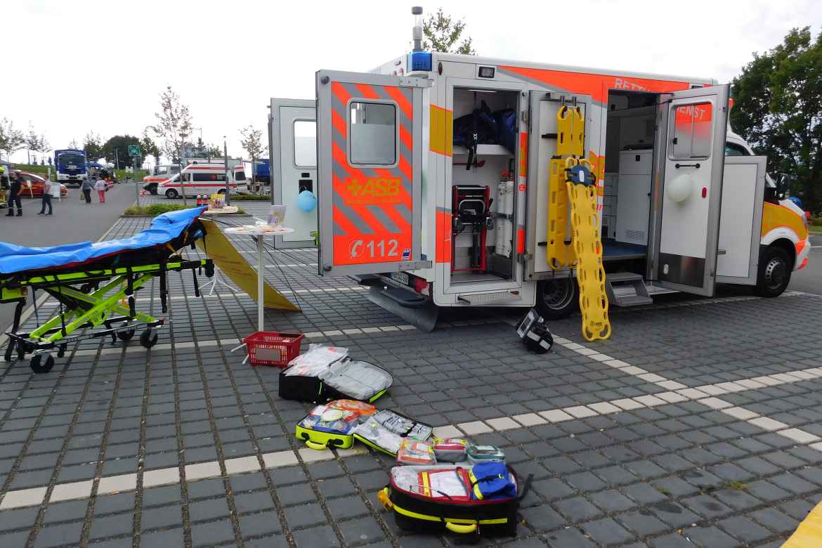 Rettungsdienst unterstützt beim Tag der offenen Tür der Helios Klinik Northeim